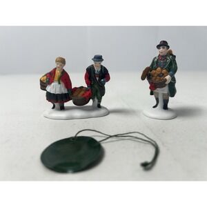 Department 56 BUYING BAKER'S BREAD Set of 2 Alpine Heritage Village 5619-7 Boxed